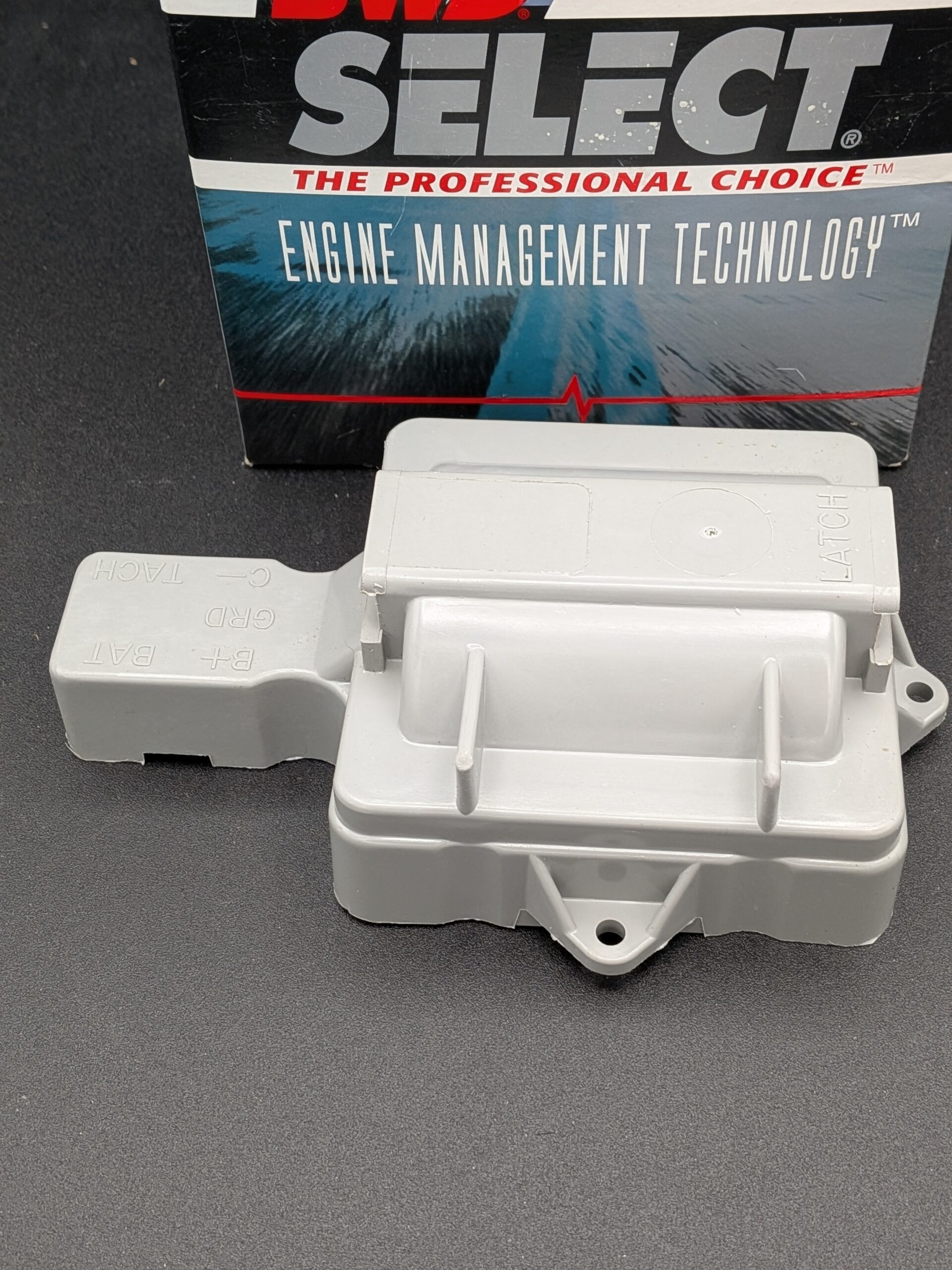 PXL_20251210_183248897.PORTRAIT.ORIGINAL BWD Select C185 Distributor Cap Cover