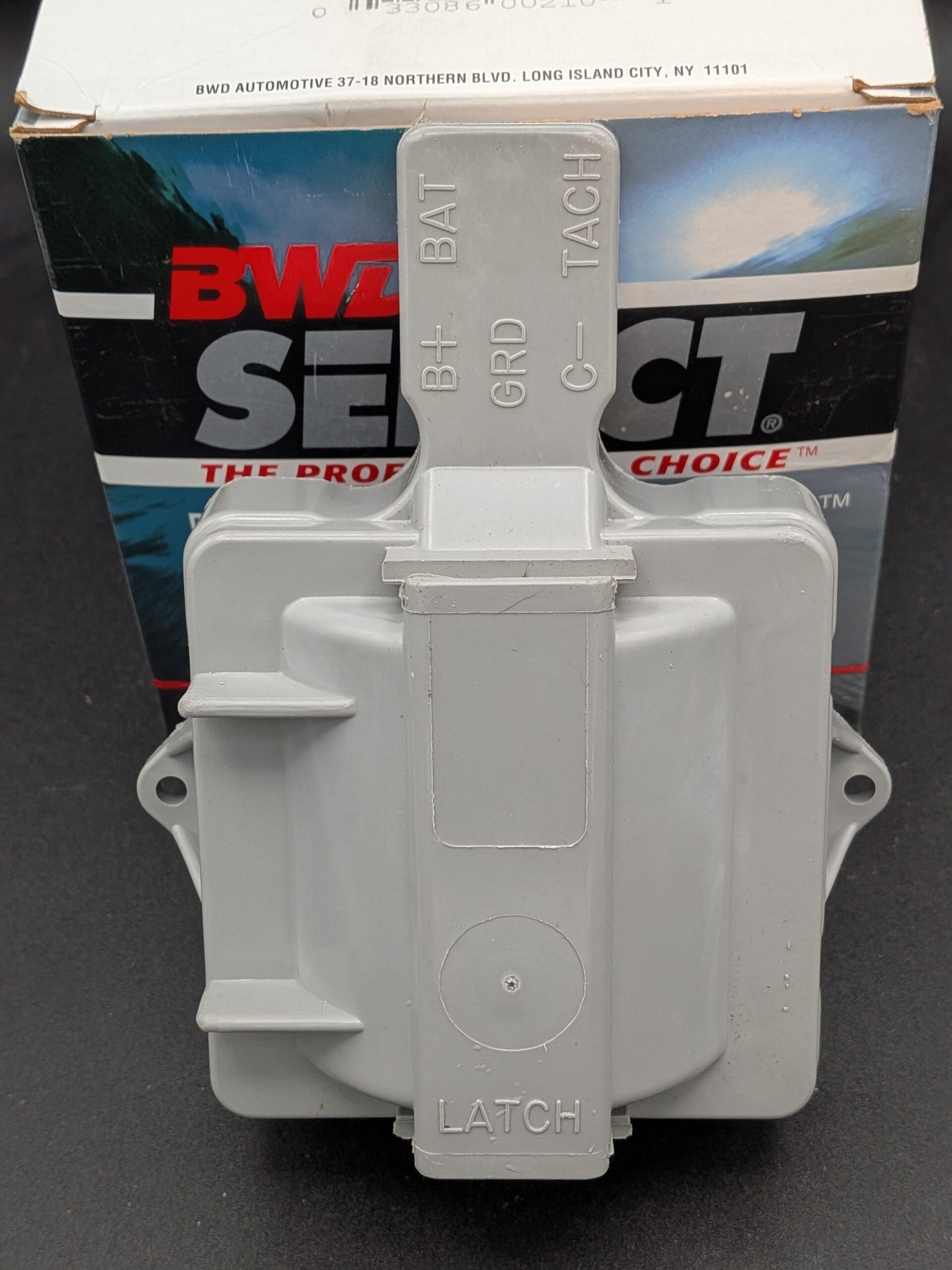 PXL_20251210_183304950.PORTRAIT.ORIGINAL BWD Select C185 Distributor Cap Cover